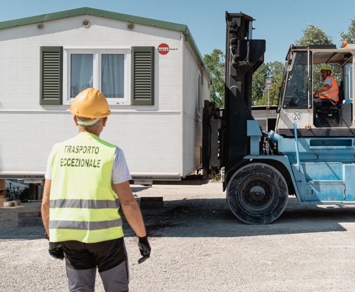 How much does a mobile home weigh and how does it affect transport?